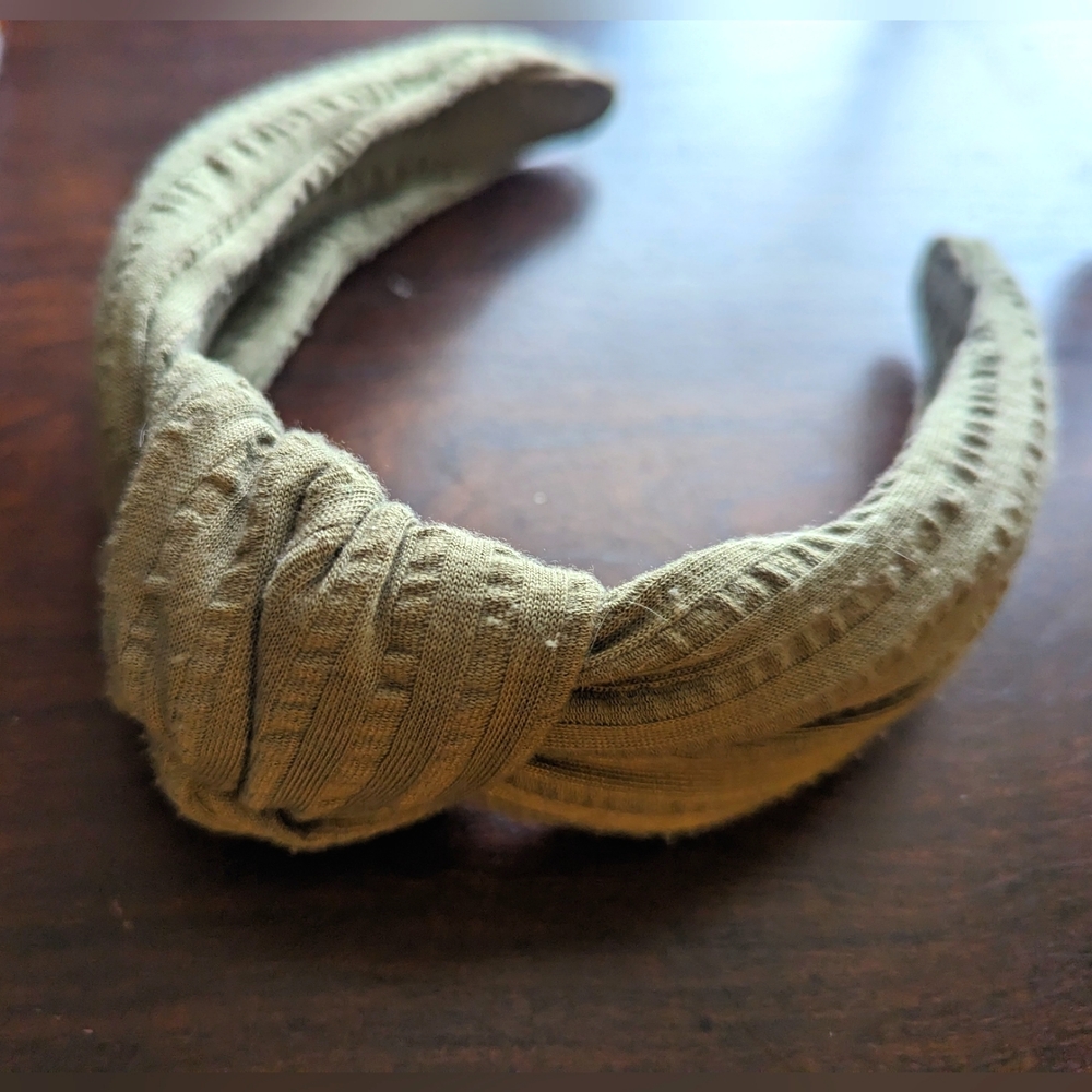 NWOT Anthropologie green knotted headband